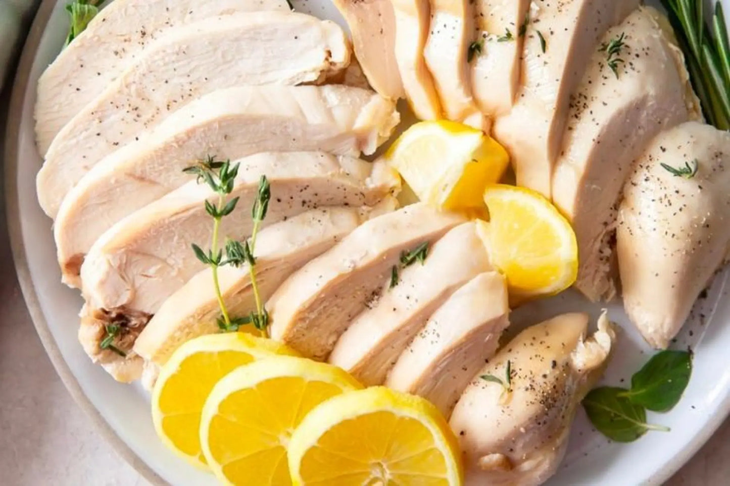 Ức gà hấp gừng