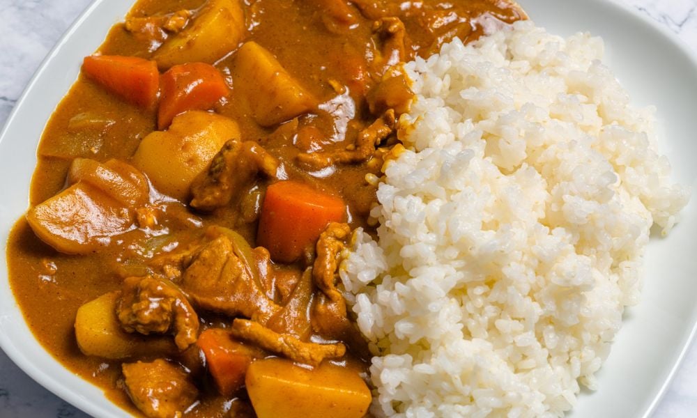 Cơm cà ri gà.