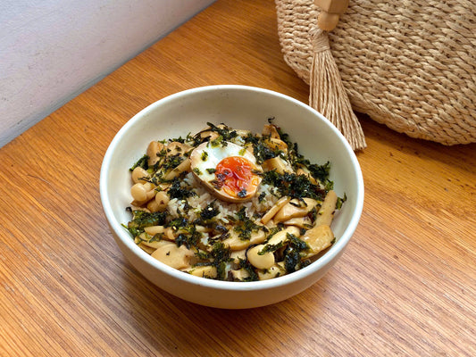 Cơm nấm với trứng luộc mềm